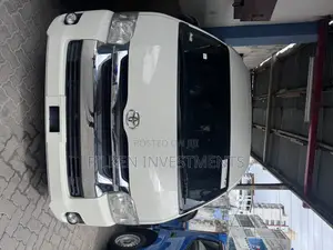 Toyota HiAce 2019 White