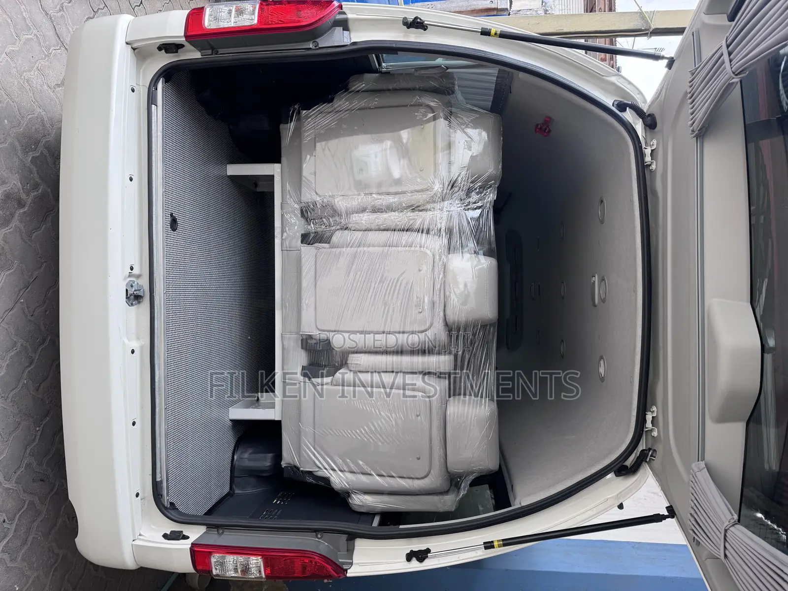 Toyota HiAce 2019 White