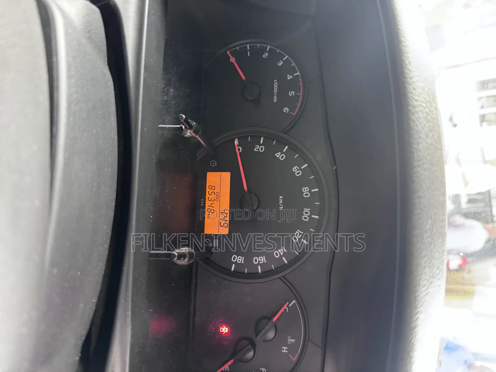 Toyota HiAce 2019 White