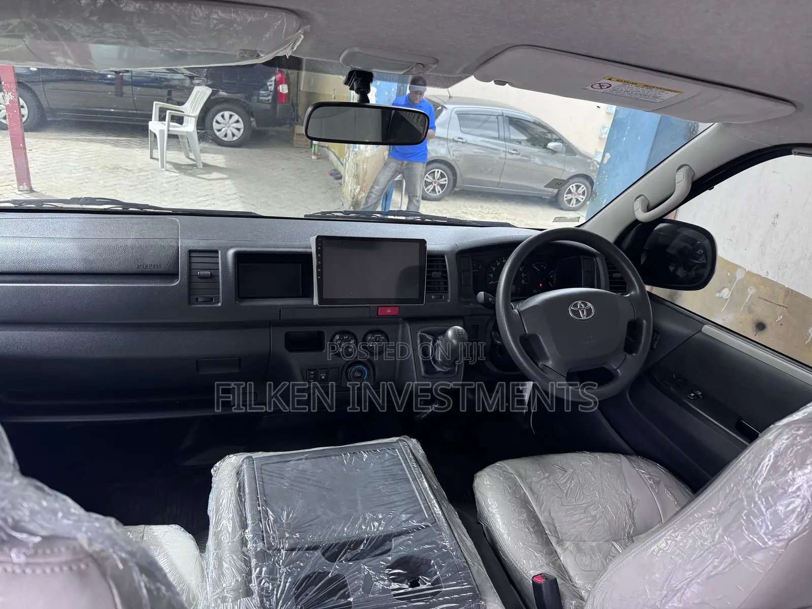 Toyota HiAce 2019 White