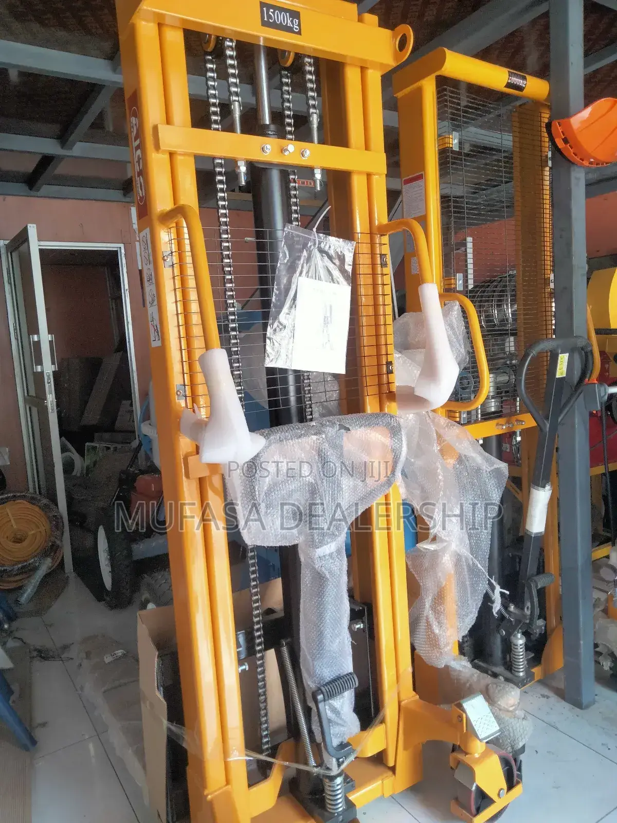 Store Manual Stacker~Hand Driven