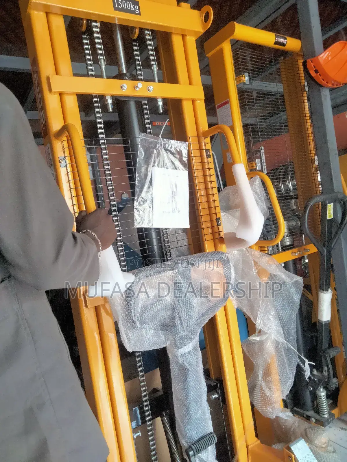 Store Manual Stacker~Hand Driven