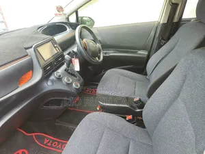 Toyota Sienta 2017