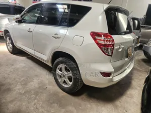 Toyota RAV4 2011 White
