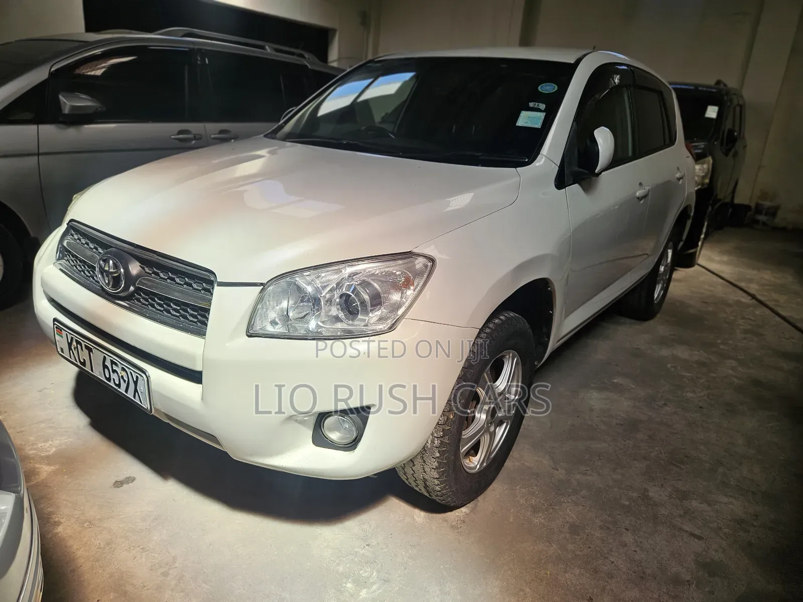 Toyota RAV4 2011 White