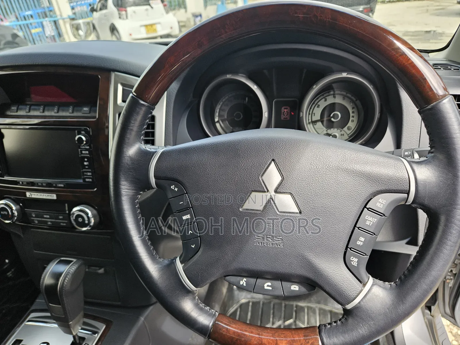 Mitsubishi Pajero 2019 Silver