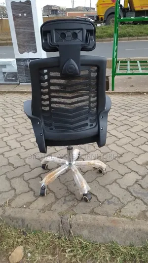 Quality Black Headrest Adjustable Office Chair T8k