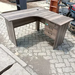 Quality Office Desk With Lockable Drawers J8