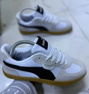 Puma Sneakers