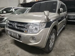 Mitsubishi Pajero 2015 Gold