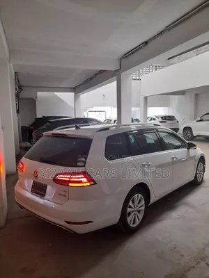Volkswagen Golf Variant 2018 White