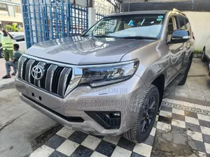 Toyota Land Cruiser Prado 2023 Gold