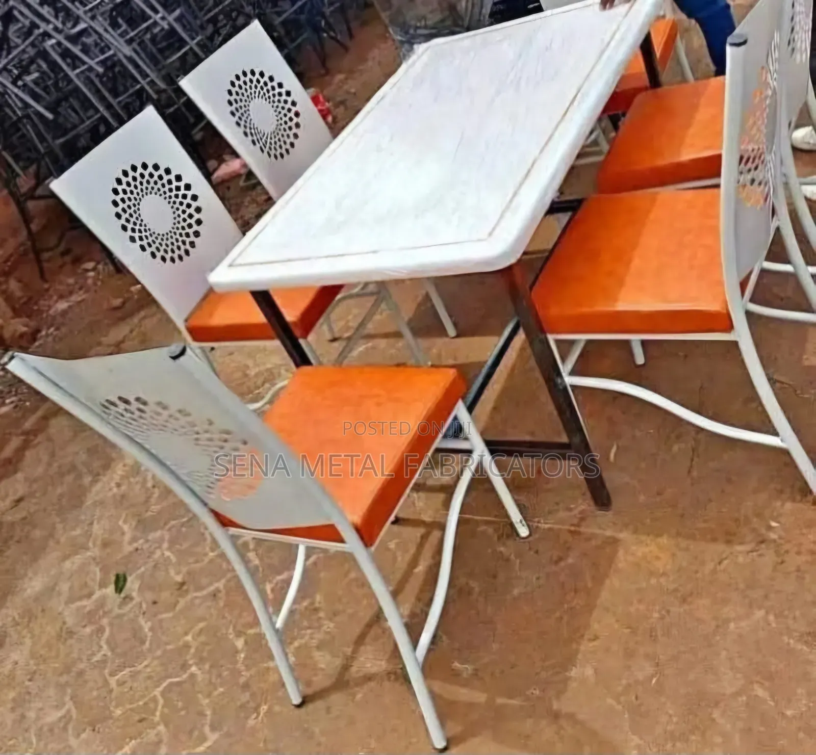 Dining Set for a Restaurant With 6 Chairs