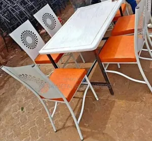Dining Set for a Restaurant With 6 Chairs