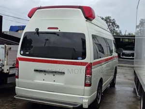 Toyota HiAce 2018 White