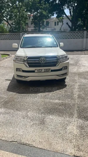 Toyota Land Cruiser 2010 White