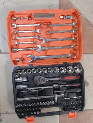 Strong Handheld Spanner Set 82pcs Adjustable Wrench