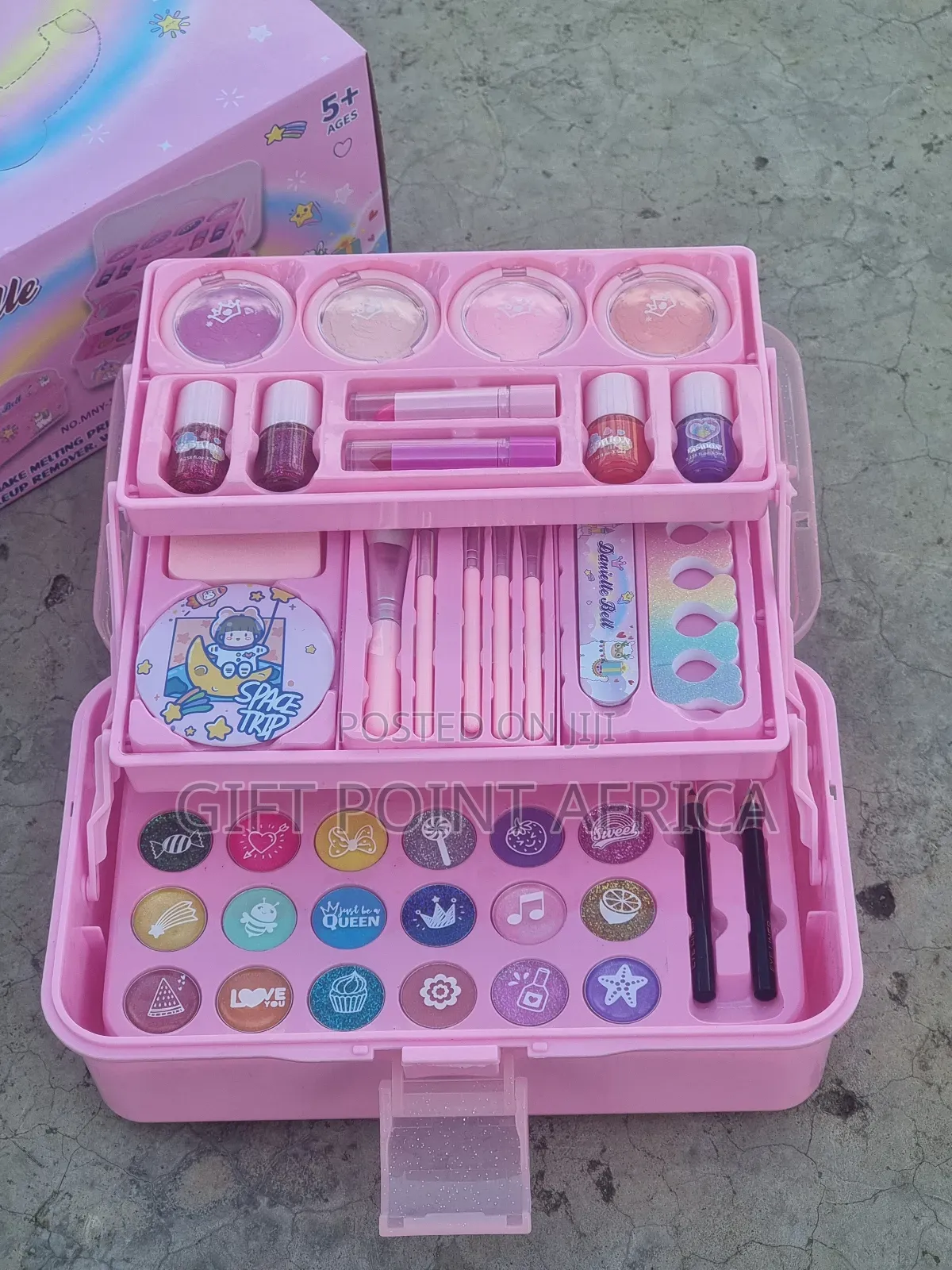 Make Up Kit With Real Makeup and Packing Case