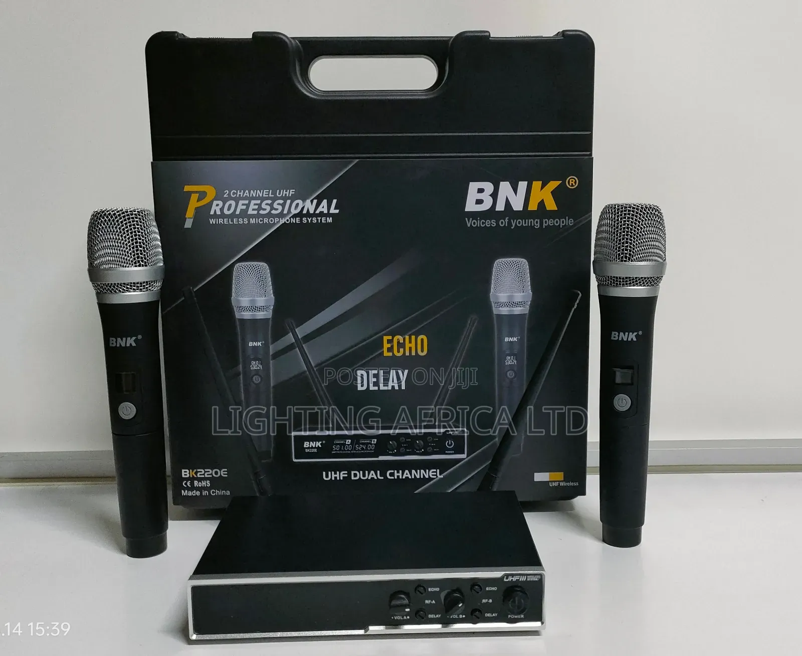 BNK Dual Wireless Microphone 150m Frequency Range