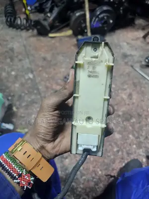 Prado Door Main Switch Control