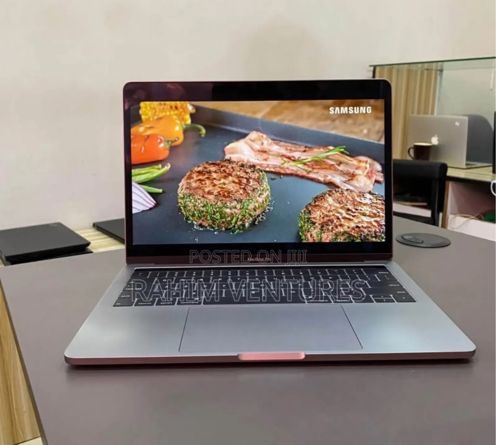 Laptop Apple MacBook Pro 2019 16GB Intel Core i7 SSD 256GB