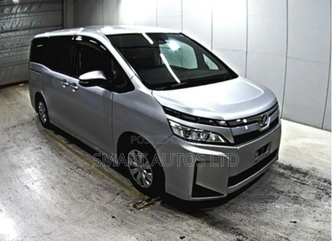 Toyota Voxy 2019 Silver