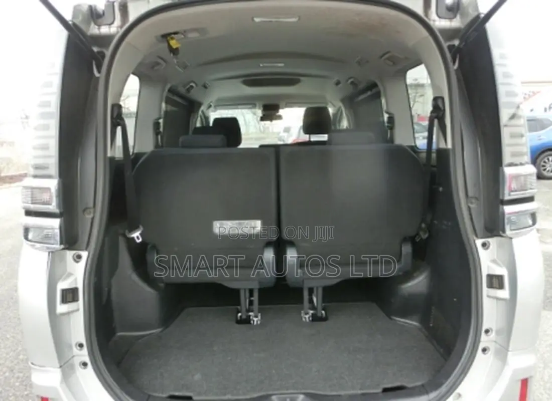 Toyota Voxy 2019 Silver