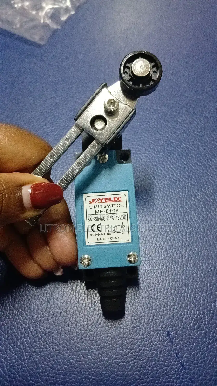 Limit Switch With Adjustable Roller
