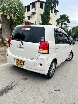 Toyota Porte 2016 White