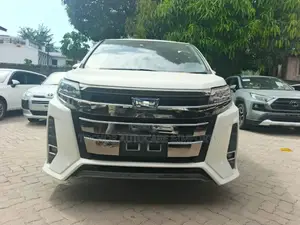 Toyota Noah 2.0 AWD (8 Seater) 2018 White