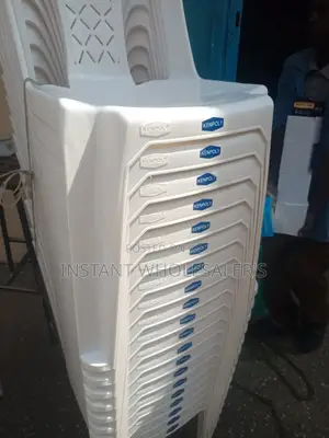 Kenpoly White Plastic Chairs