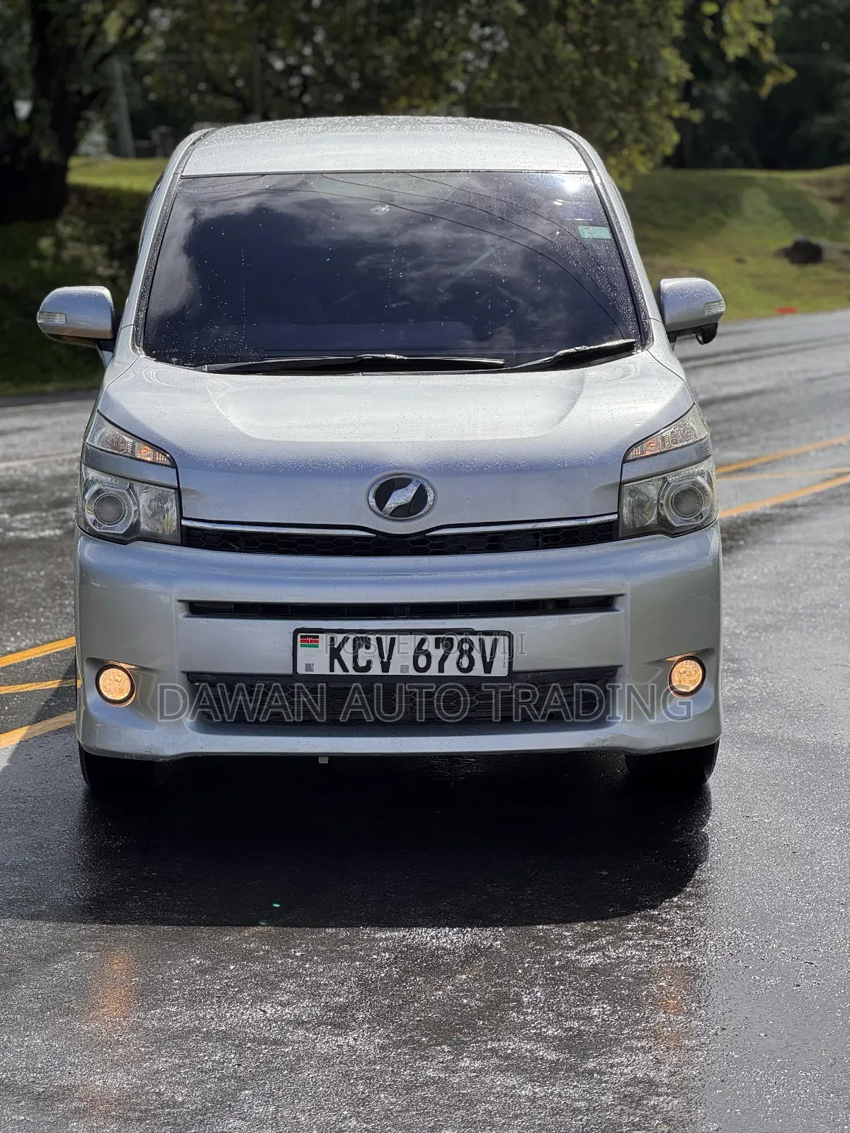 Toyota Voxy 2013 Silver