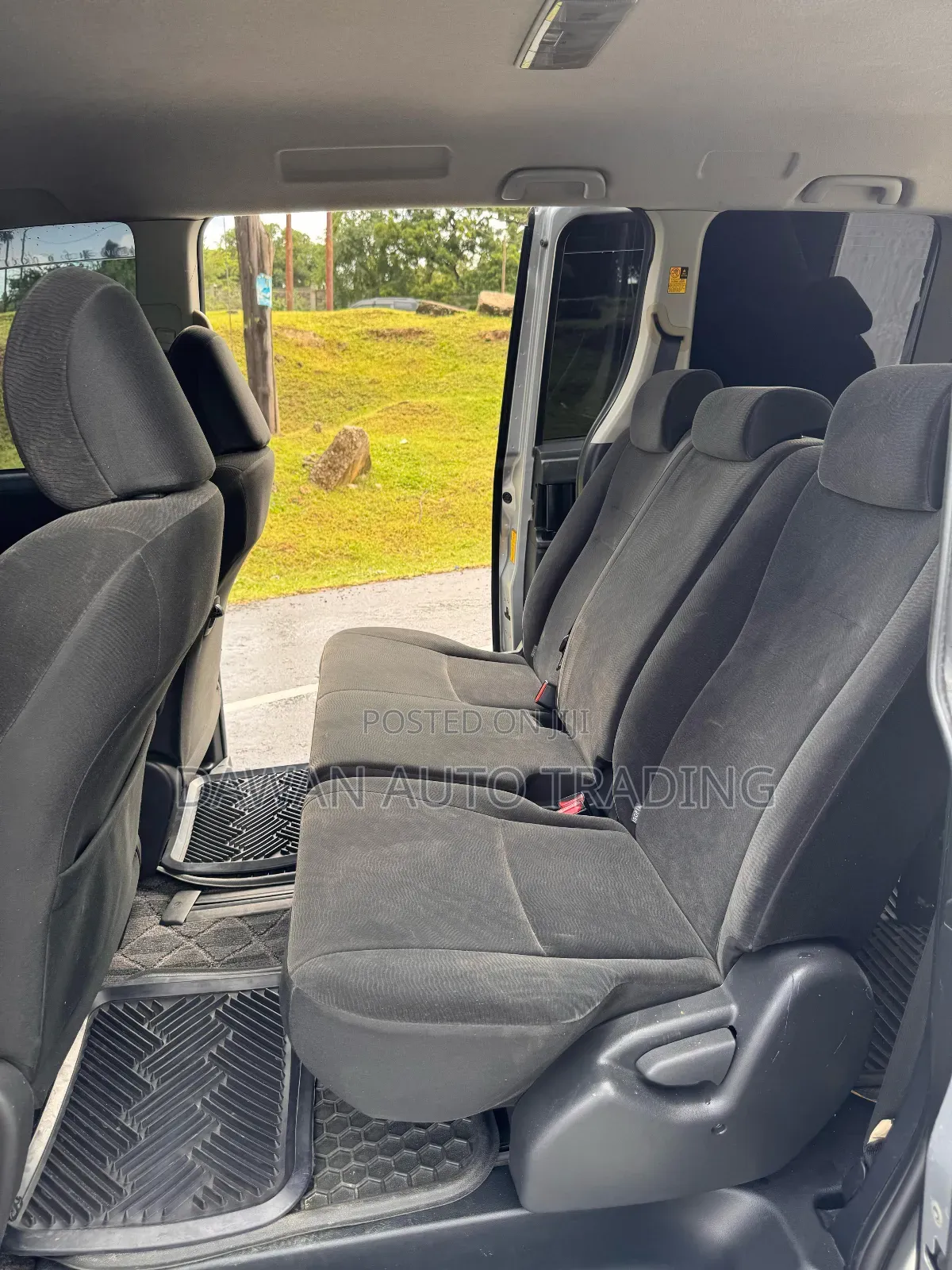 Toyota Voxy 2013 Silver
