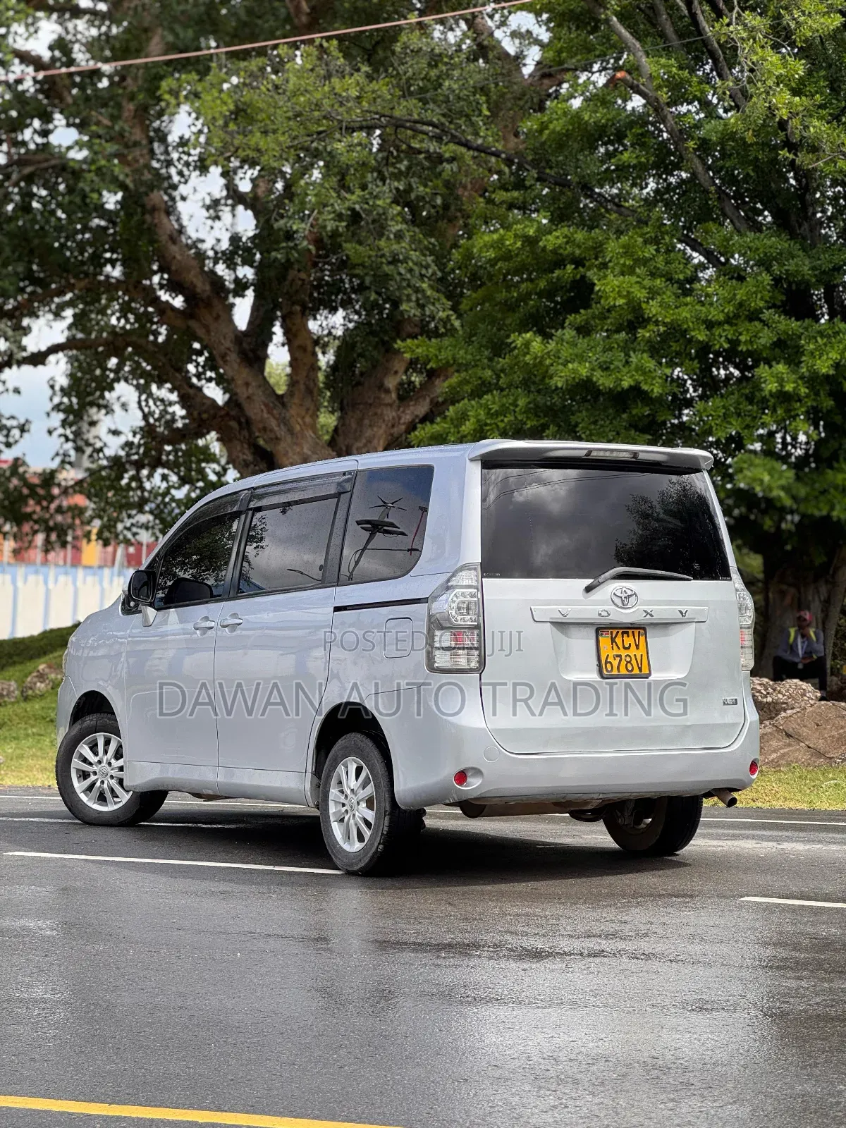 Toyota Voxy 2013 Silver