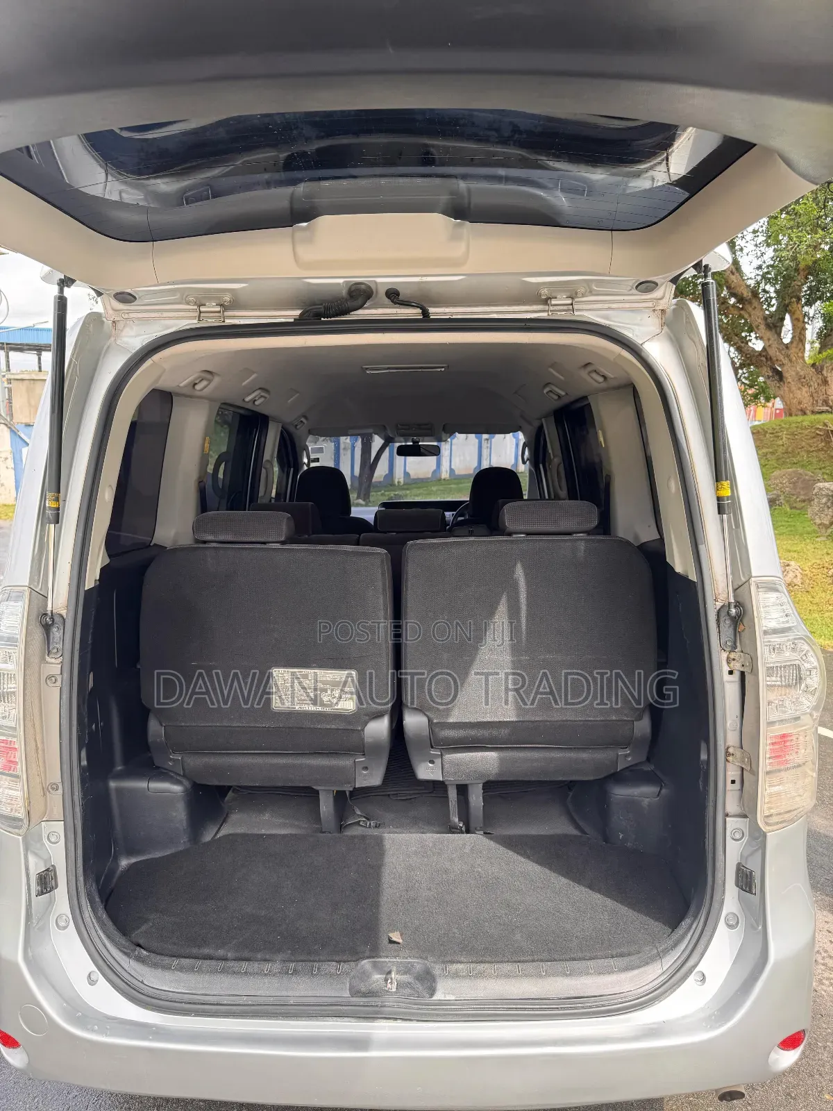 Toyota Voxy 2013 Silver
