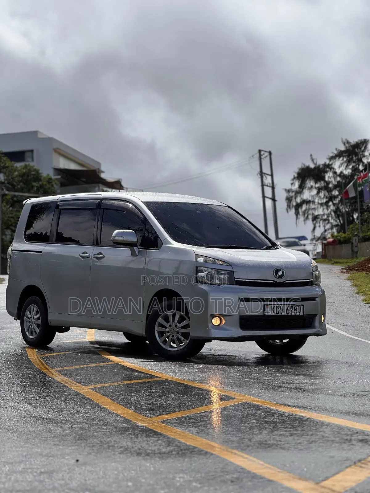 Toyota Voxy 2013 Silver