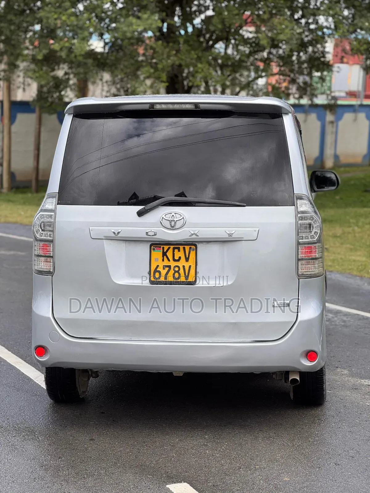Toyota Voxy 2013 Silver