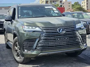 Lexus LX 2023 Green