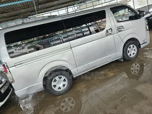Toyota HiAce 2016 Silver