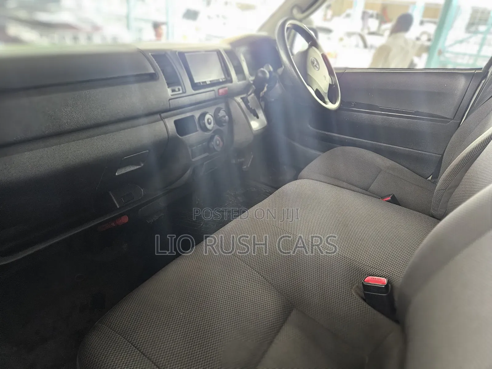 Toyota HiAce 2016 Silver