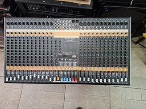 Soundcraft Gt24004fx Plain Mixer 24 Channels