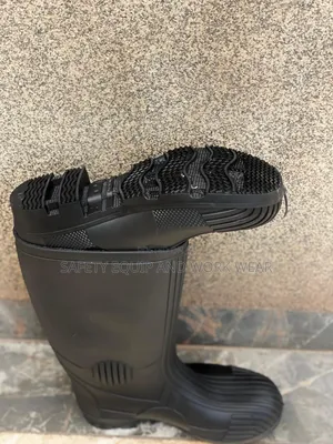 Heavy Duty Gumboots With Extra Wide Foot Design