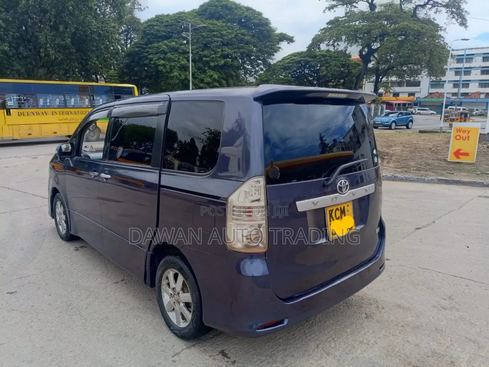 Toyota Voxy 2011 Blue