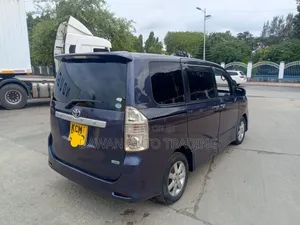 Toyota Voxy 2011 Blue