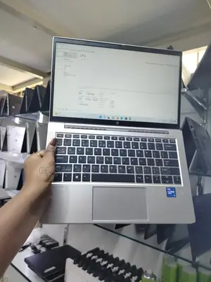 Laptop HP EliteBook 830 G8 16GB Intel Core i7 SSD 512GB