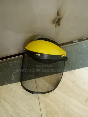 Face Shield With Wide Angle Coverage