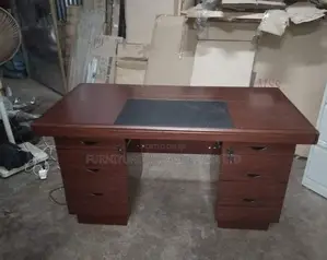 Office Desk:Executive 1200mm Directors Mahogany Work Table