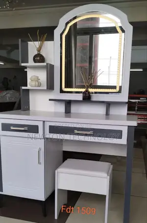 Executive Big Dressing Table With Sliding Mirror