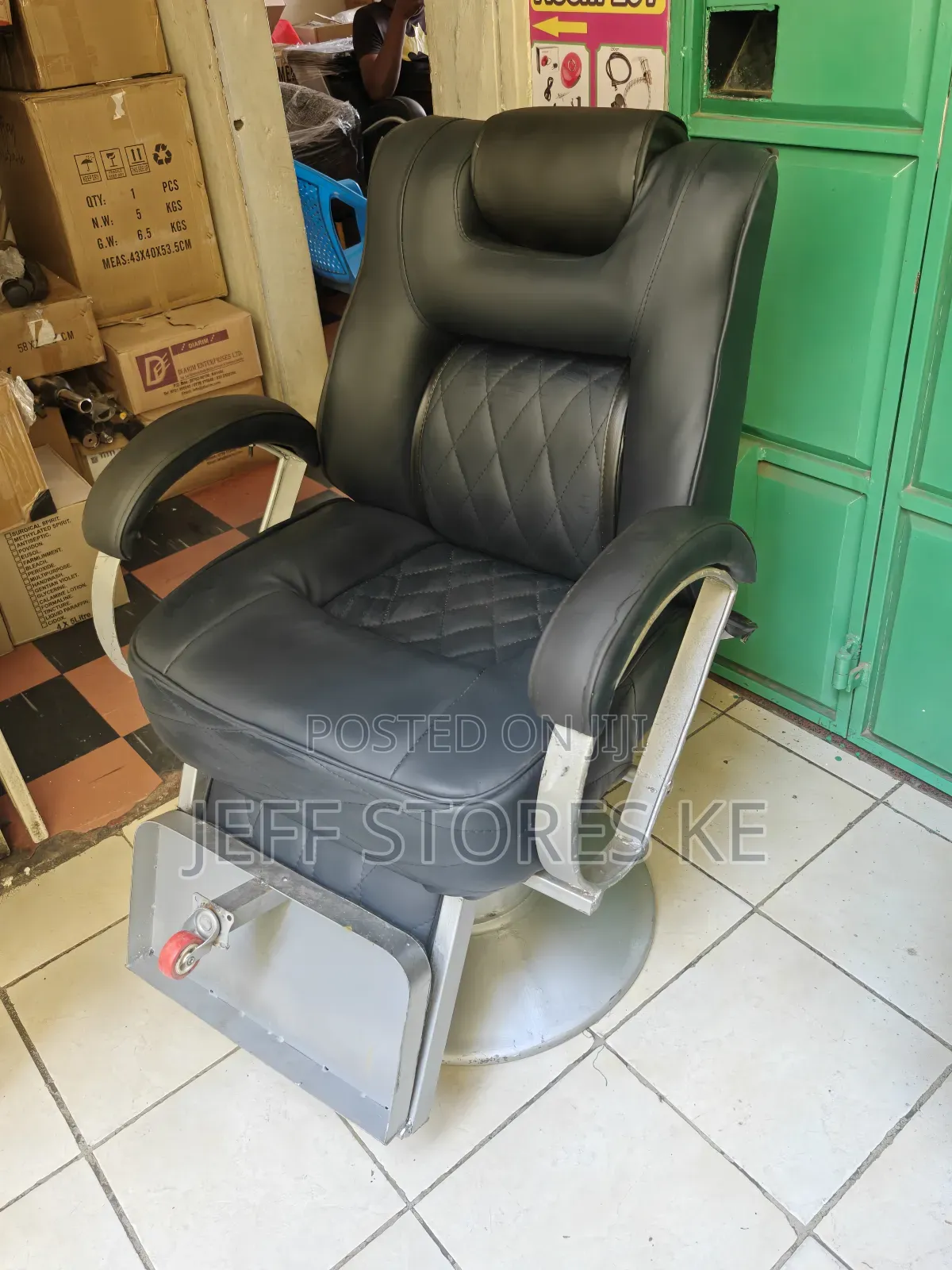 D Shaped Comfortable Barber Chair