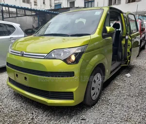 Toyota Spade 1.5 2018 Green